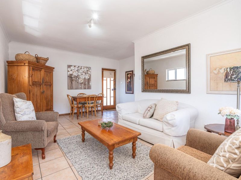 Tamboerskloof Gem with Garage - Photo 4