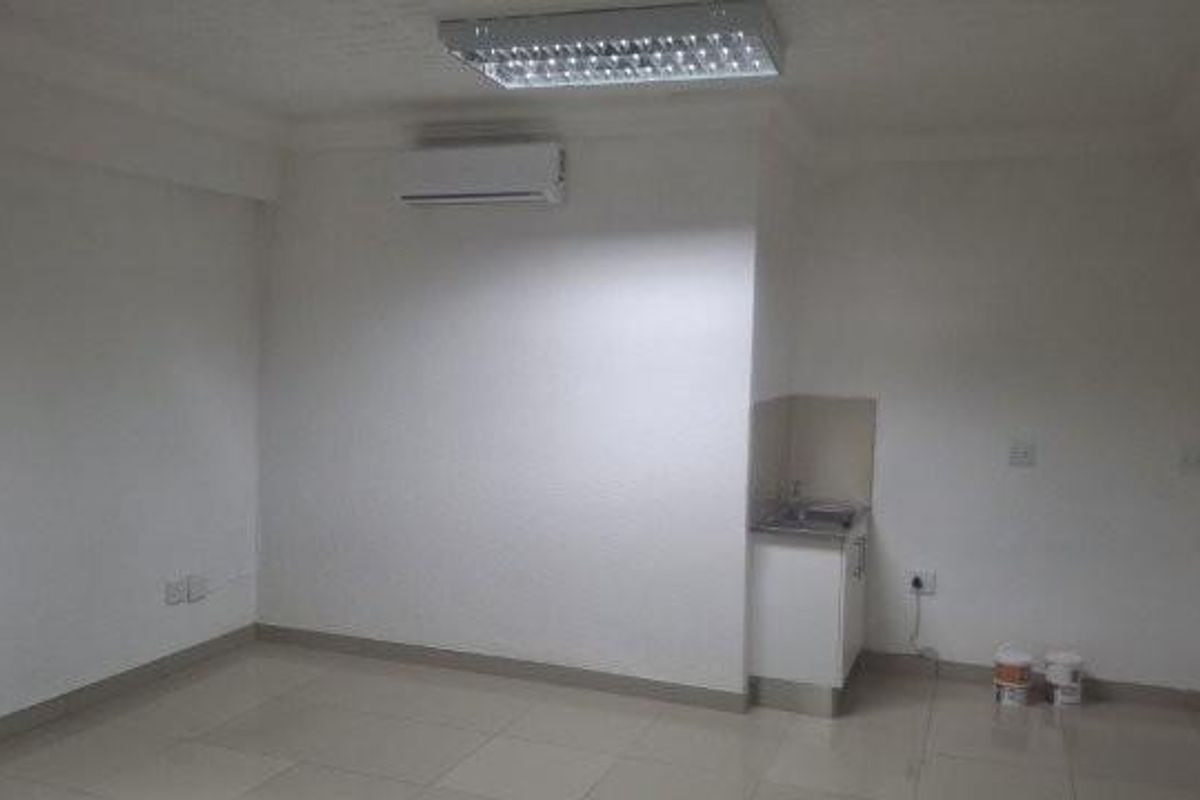 Office to let in Southern Industrial - Photo 5