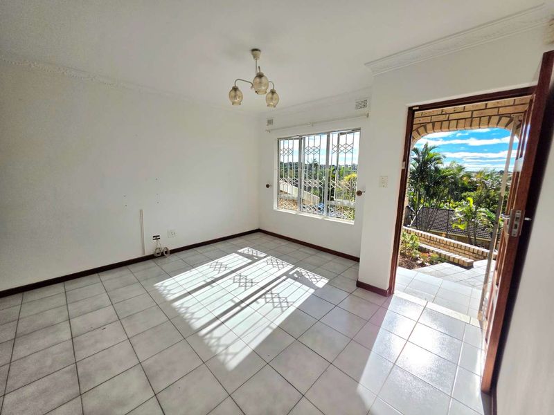 Spacious 3-Bedroom Family Home for Sale in The Wolds – Pet-Friendly & Secure Living - Photo 8