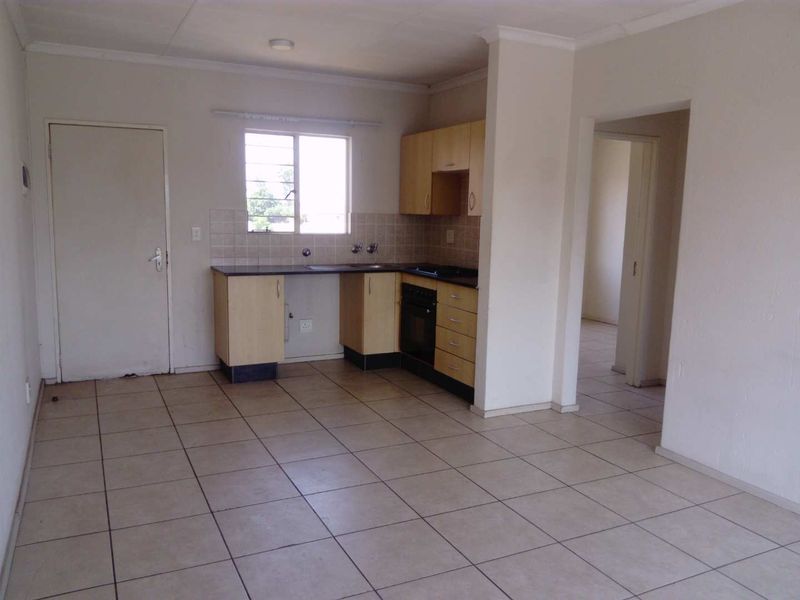Apartment Flat for Sale in Klippoortjie Boksburg - Photo 5