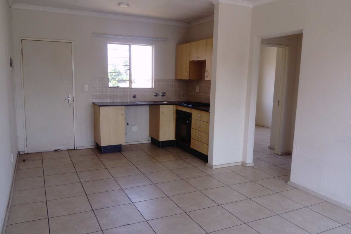 Apartment Flat for Sale in Klippoortjie Boksburg - Photo 5