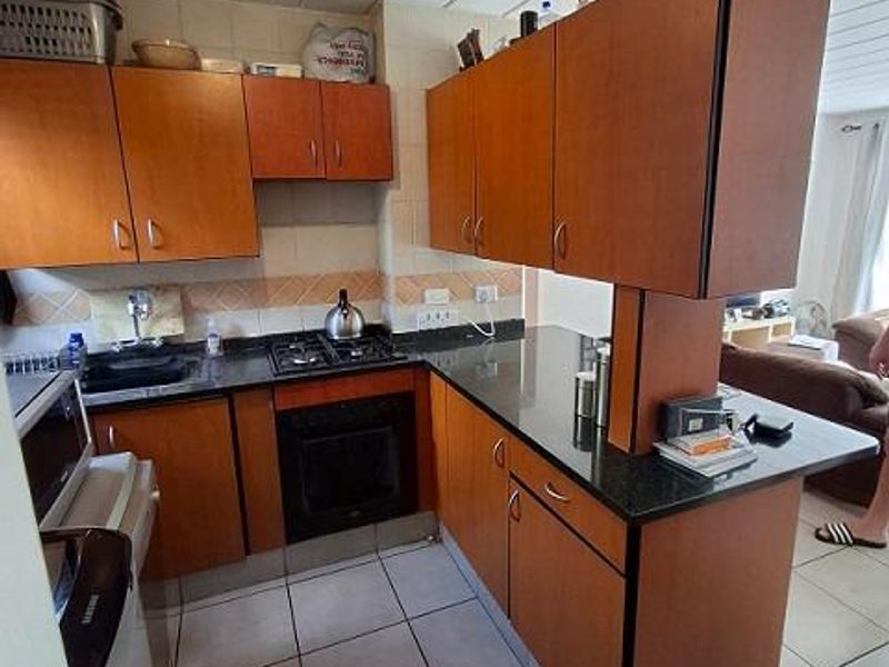 LIVE, PLAY, RELAX - Photo 5