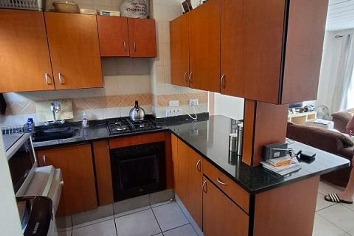 LIVE, PLAY, RELAX - Photo 5