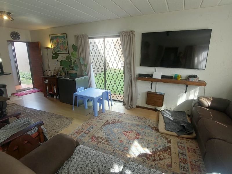 Charming Ground-Floor Gem: Convenience & Style Await! - Photo 5
