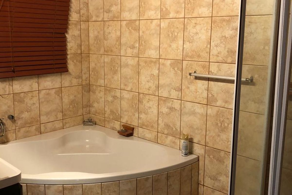 Huge central house for sale - Photo 5