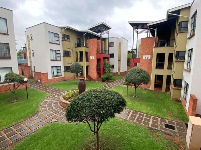 Property #2375555, Townhouse For Sale in Douglasdale