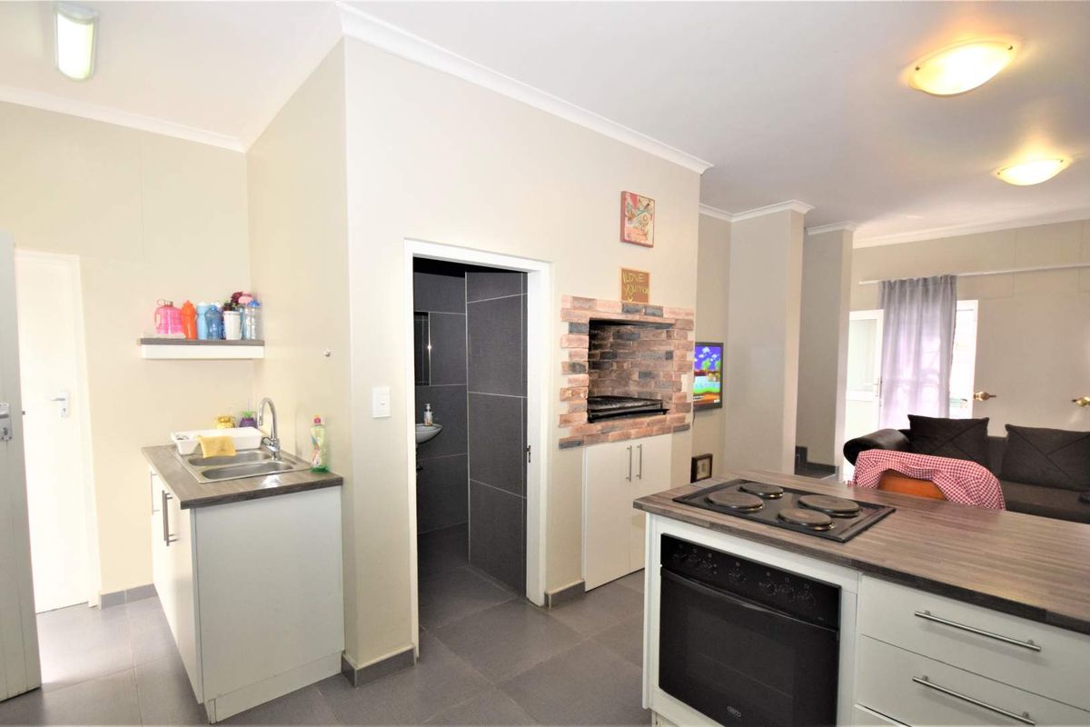 Stunning 3-Bedroom Apartment with Modern Amenities and Security Features - Photo 4