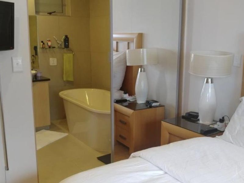 A LOVELY ONE BEDROOM FURNISHED GARDEN APARTMENT - Photo 6