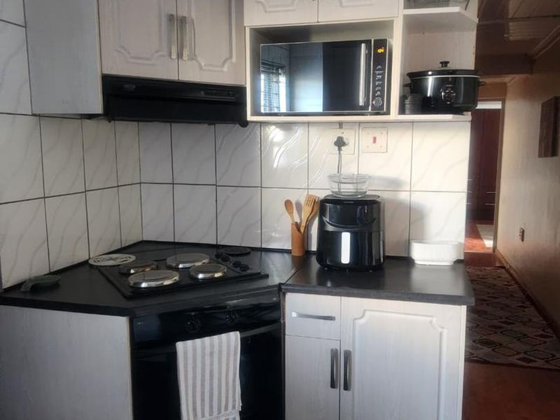 2 Bedroom House for Sale in Nyanga - Photo 10
