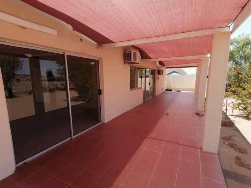 FOR SALE: 4 bedrooms house for sale in Gobabis, Extension 3, Selling price N$1,745 million cost excluded, Erf size 1573 m2 - Photo 8