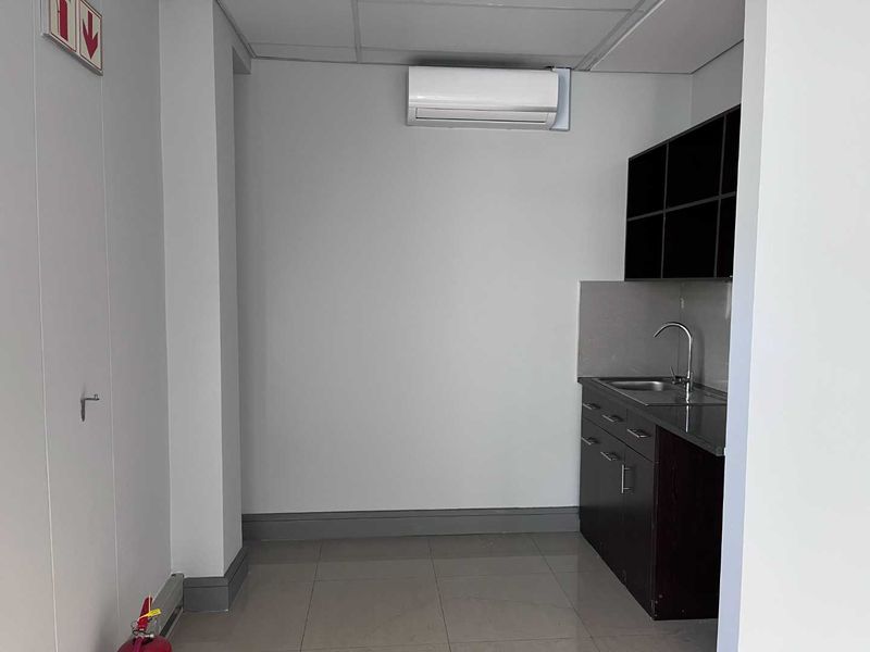 Impress Clients with High-End Finishes and Natural Light - Photo 5