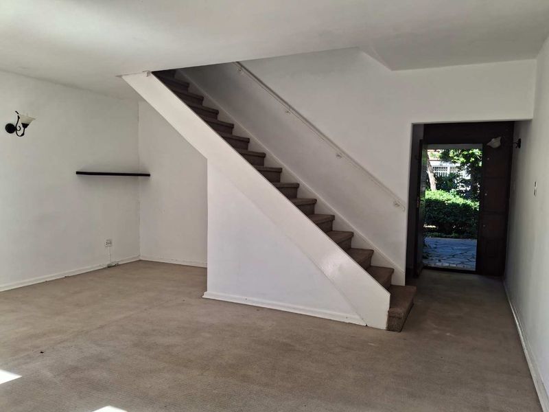 A LOVELY 1.5 BEDROOM TOWNHOUSE - Photo 3
