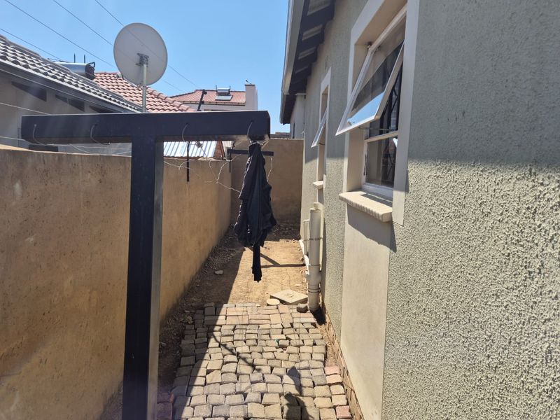 Riverside View - Family Home R 1 085 000! - Photo 6