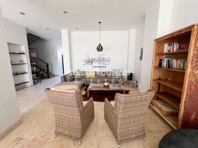 Stunning Beachfront Modern Home - Photo 9