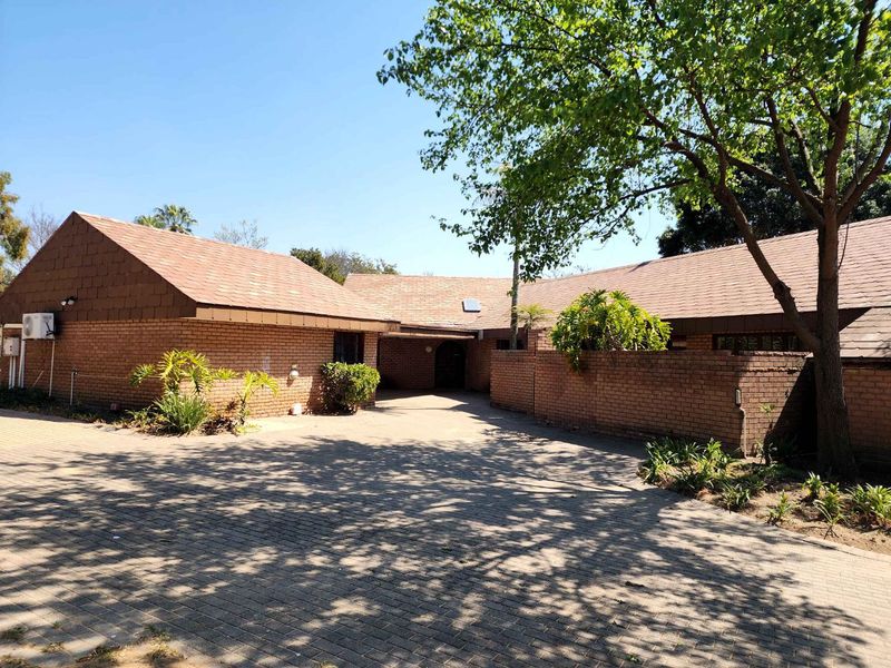 Fantastic income-generating agricultural property with general store trading rights in the heart of Glenferness AH. - Photo 3