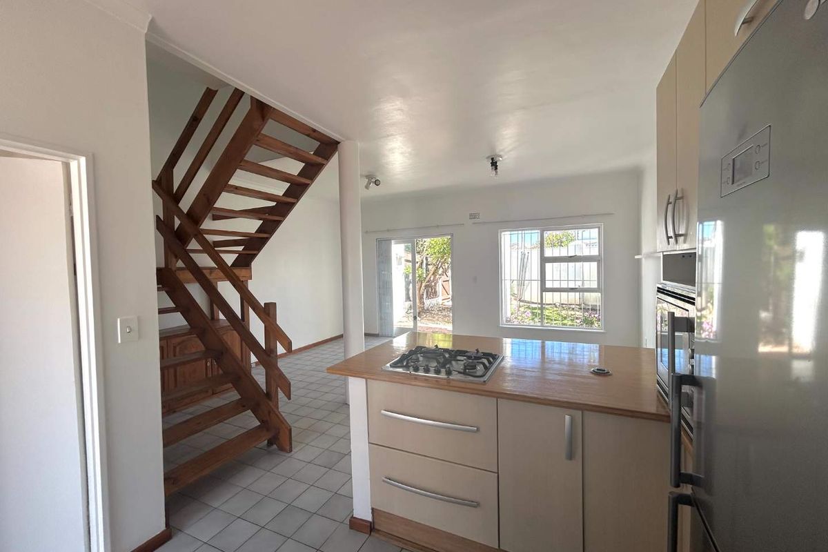 Charming 3-Bedroom Home with a lovely garden - Photo 2