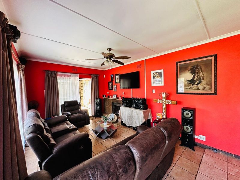 House For Sale in Dinwiddie, Germiston - Photo 3