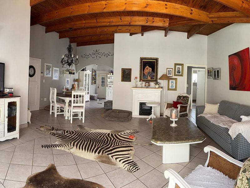 Large 4 bedroom family home - Photo 3