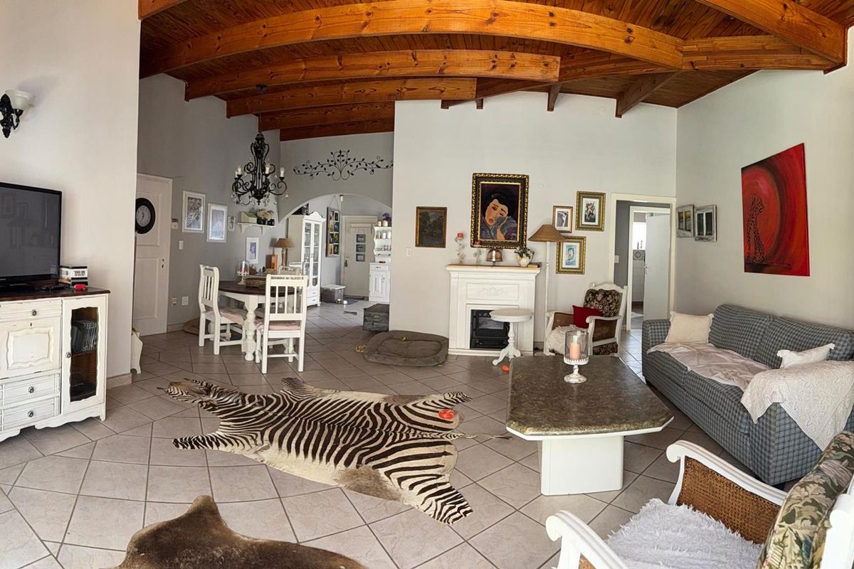 Large 4 bedroom family home - Photo 3