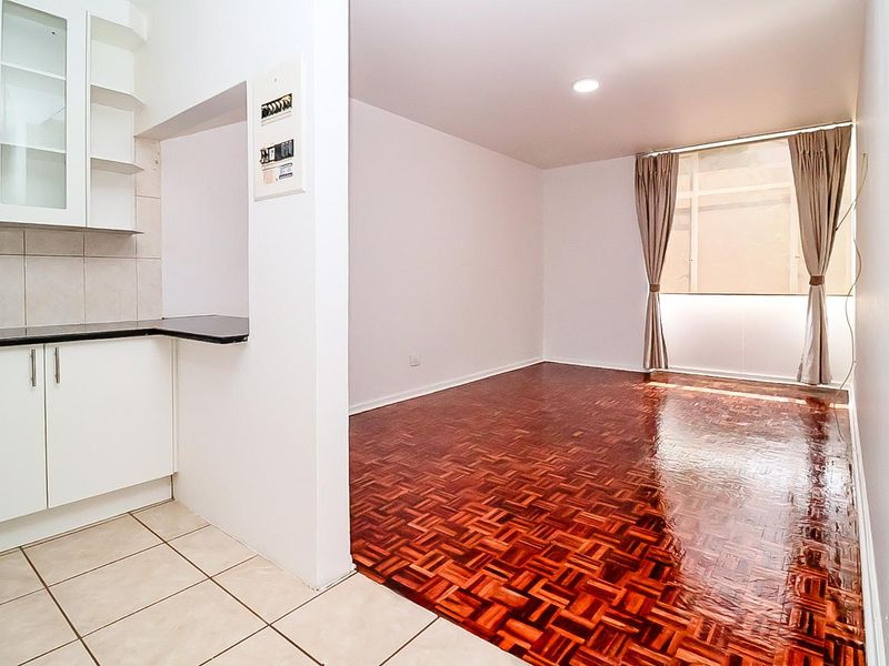 Sunlit One-Bedroom Apartment in Prime Location! - Photo 5