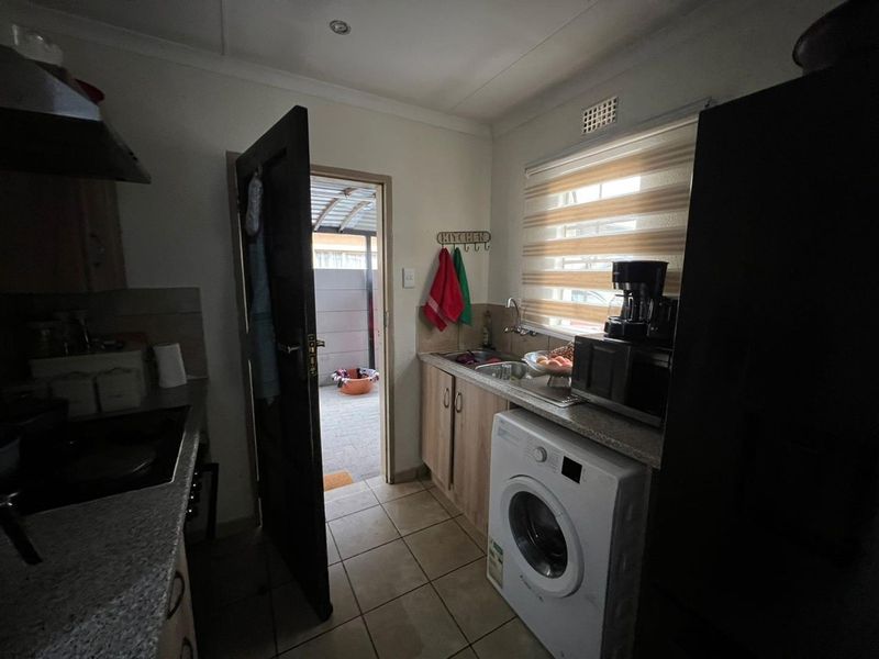 Secure 3-Bedroom Family Home in the Sought-After Leopard's Rest Estate! - Photo 3