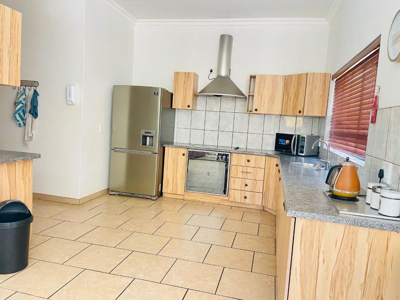 Beautiful 4 Bedroom Double-Storey house🏠 for sale in Langstrand. - Photo 5