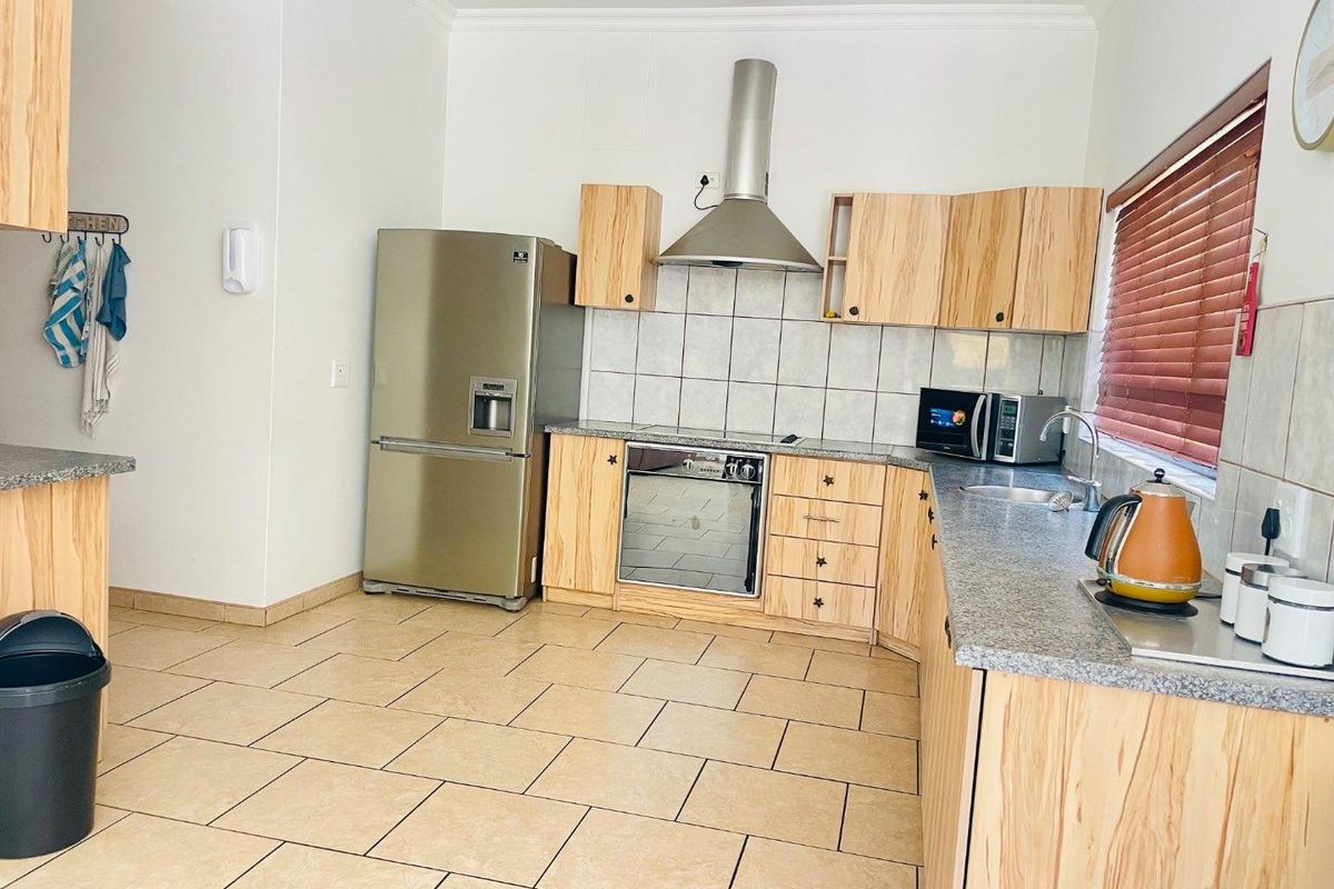 Beautiful 4 Bedroom Double-Storey house🏠 for sale in Langstrand. - Photo 5