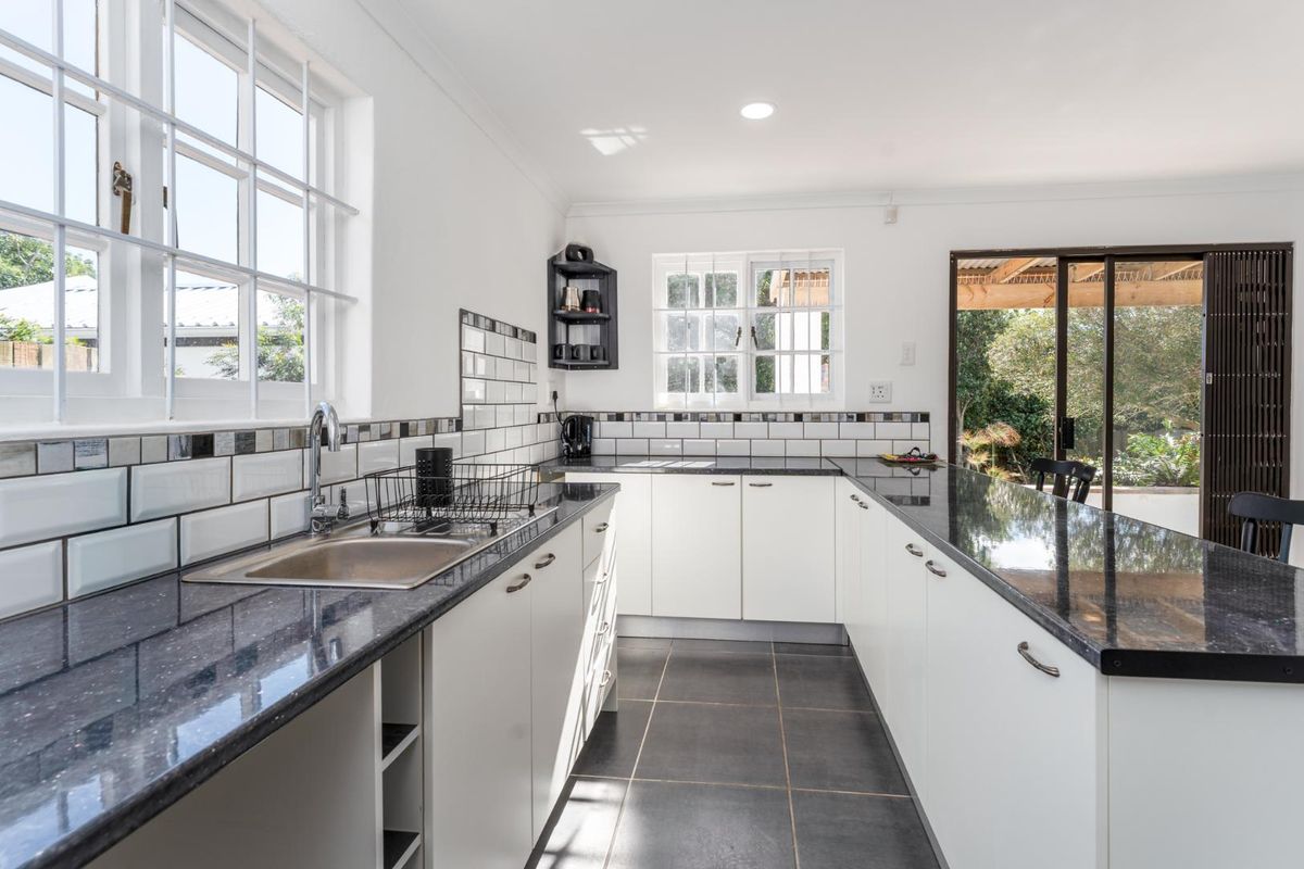 2 Bedroom, 2 Bathroom - Photo 5