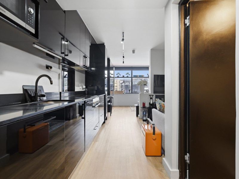 Furnished Studio with Table Mountain Views | The Tokyo | 1 June – 30 Sept 2026 - Photo 8