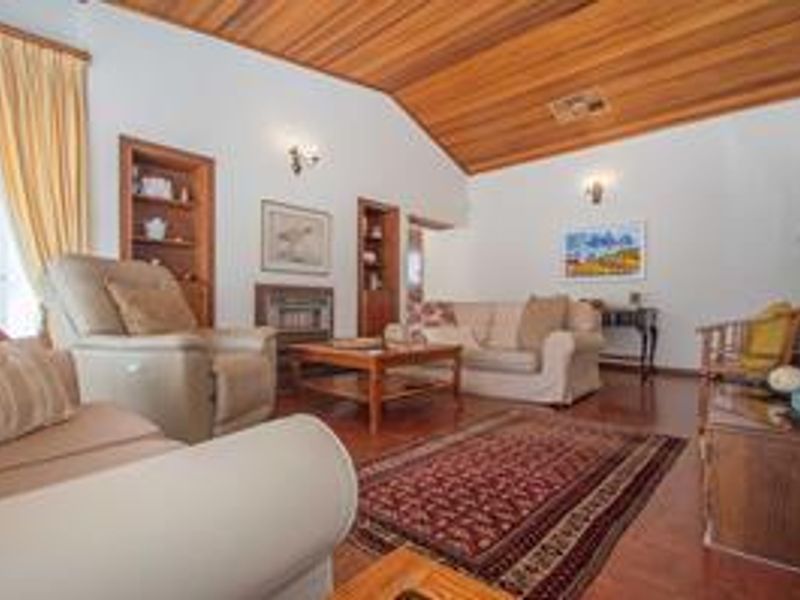 Spacious family haven in Noordhewuel. - Photo 6