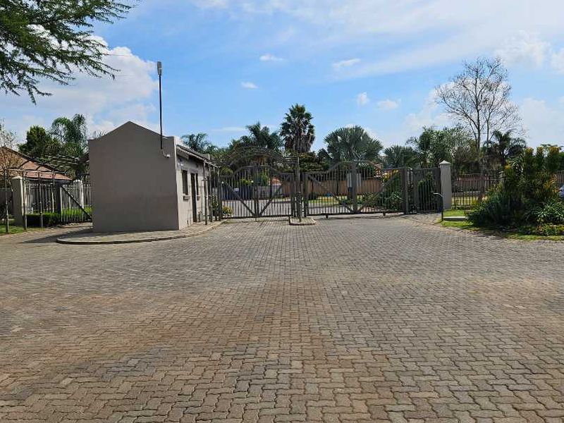 2 bedroomed town house in eldorette - Photo 10