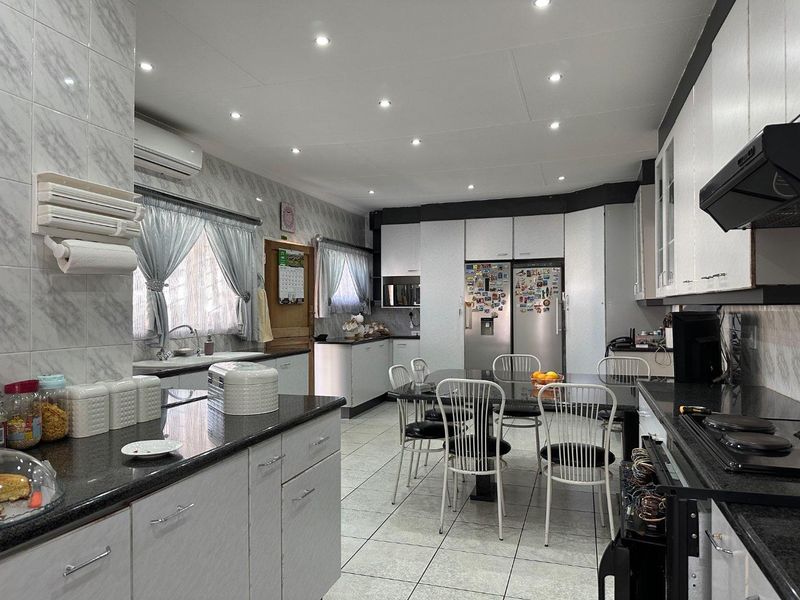 "A Dream Home for Your Family – and a Profitable Business Opportunity in One!" - Photo 3