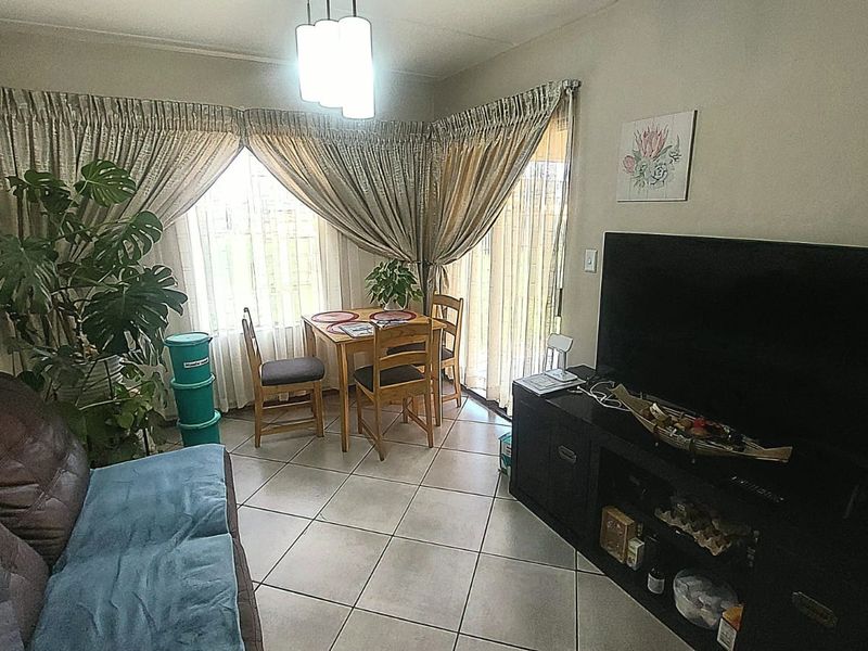 Secure 2-Bedroom Ground Floor Unit with Patio ! - Photo 10