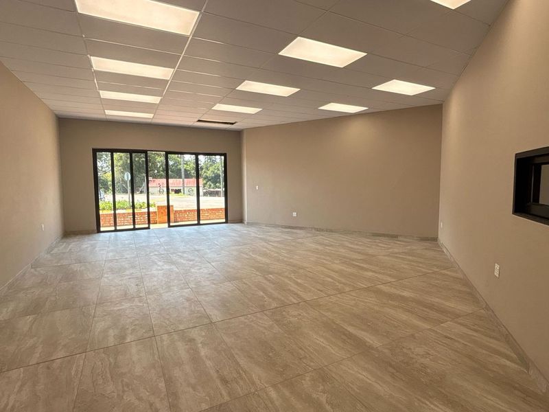 80 sqm Commercial Shop to Rent in Hilton Central - Photo 7