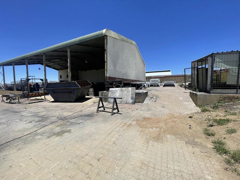 TO LET!! WAREHOUSE IN LAFRENZ INDUSTRIAL AREA - Photo 10