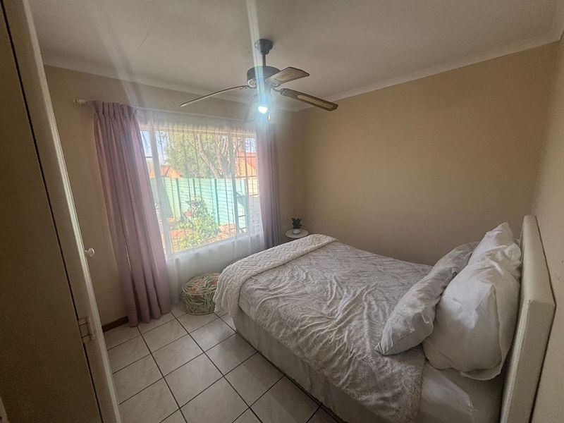 Townhouse for Sale in Secure Complex in Garsfontein. - Photo 8