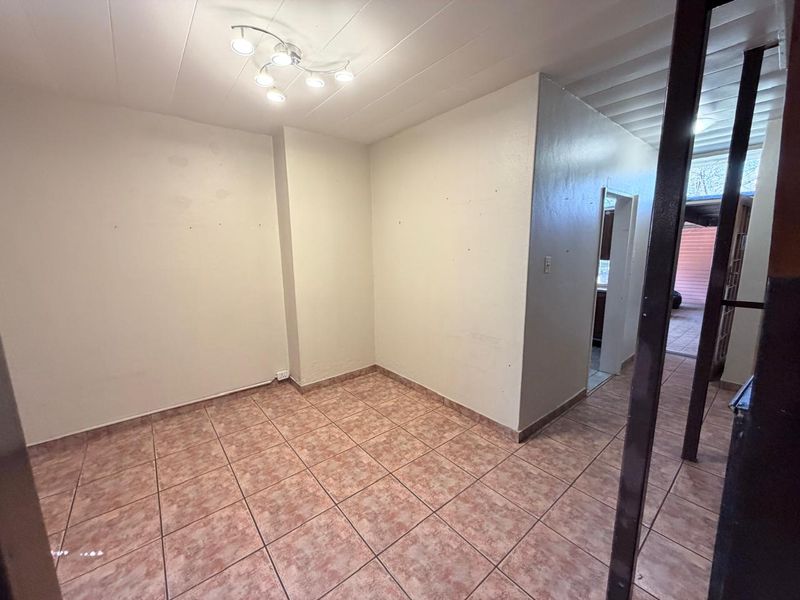 Lovely 3 bedroom duplex townhouse in a sought after suburb! - Photo 8