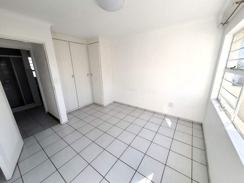 Perfectly positioned 1 Bedroom Apartment - Photo 9