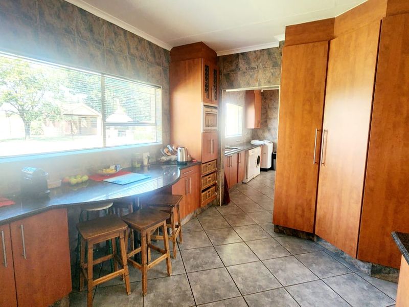Spacious, Stylish and much more for the whole family - Photo 4