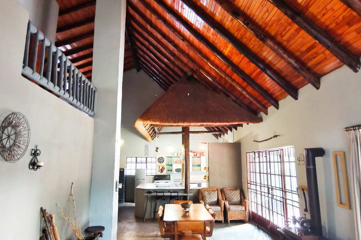 4 Bedroom Property Adjacent to Green Belt - Photo 4