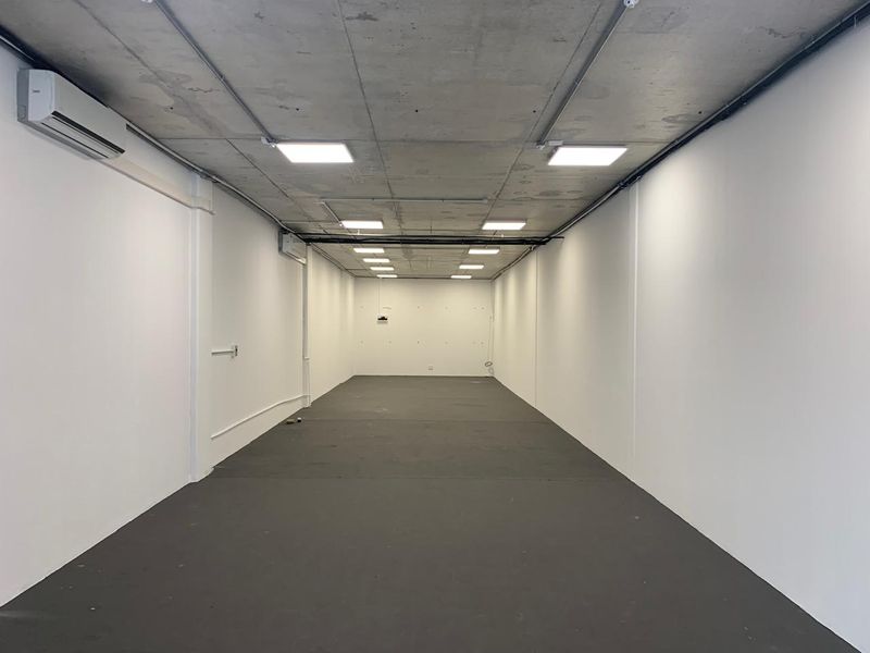 Prime Retail Space Available on Edward Road – Ready to Lease! - Photo 7