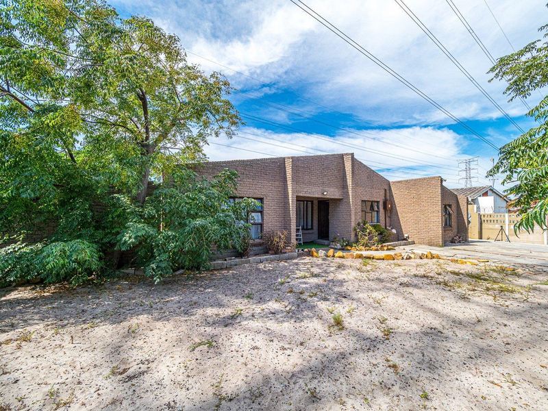 Beatiful home in Upmarket pocket of Gatesville - Photo 3