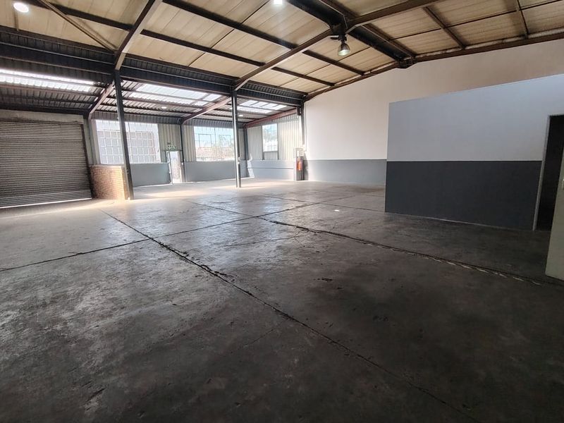 Neat Newly Painted Factory To Let - Photo 4