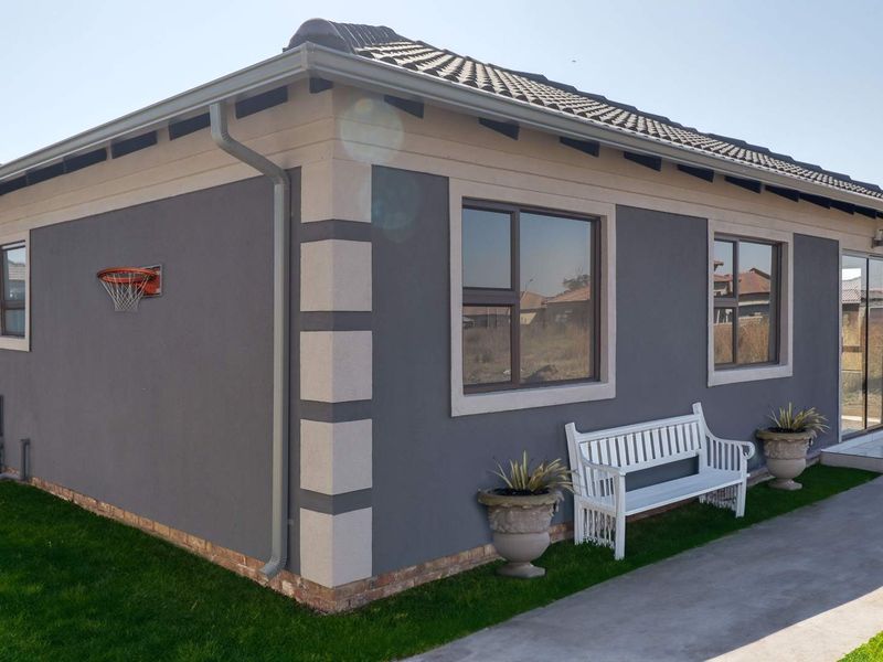 NEW DEVELOPMENT, ALL COSTS INCLUDED, FULL TITLE STANDS. NO DEPOSITS / 100% BONDS (dependent on client profile) - Photo 2