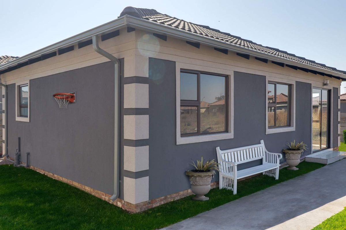 NEW DEVELOPMENT, ALL COSTS INCLUDED, FULL TITLE STANDS. NO DEPOSITS / 100% BONDS (dependent on client profile) - Photo 2