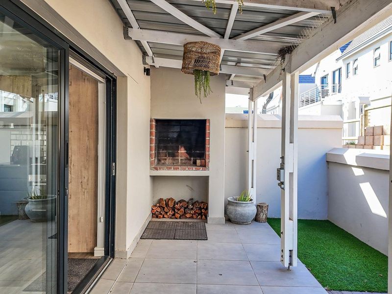 Charming Ground Floor Unit at Hartland Villas - Photo 3