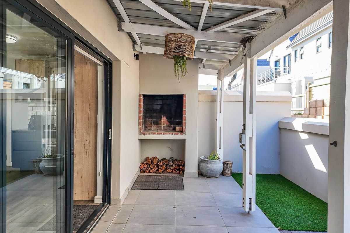 Charming Ground Floor Unit at Hartland Villas - Photo 3