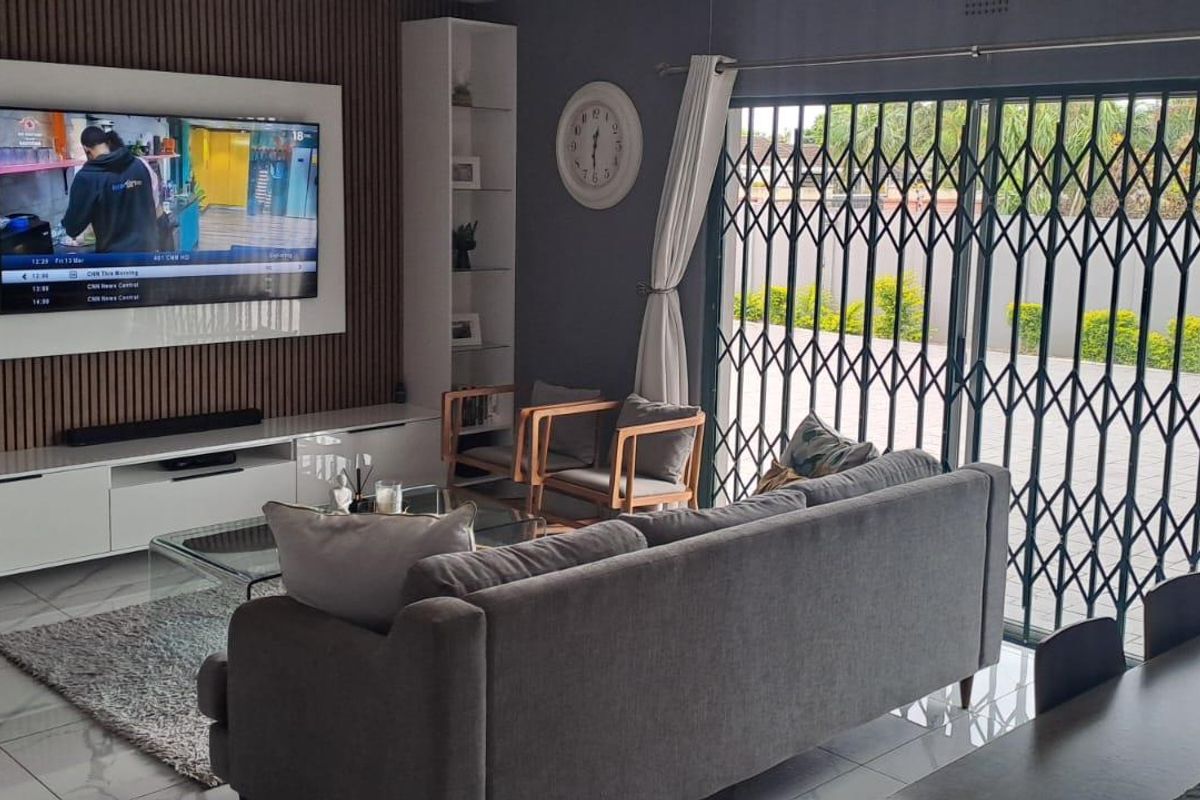 Step into this spacious and well-appointed 4-bedroom home, designed for comfortable family living and effortless entertaining. - Photo 5