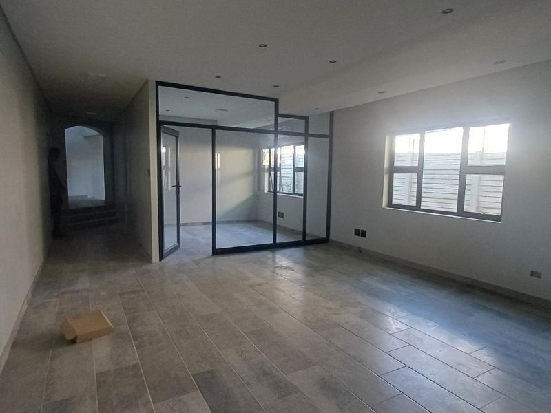 To Let Office space - Photo 3