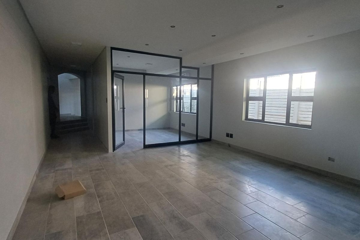 To Let Office space - Photo 3